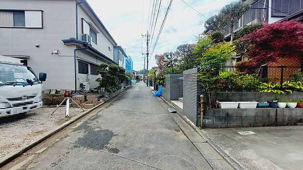 周辺環境 車の通りが少ない住宅街です（10m）