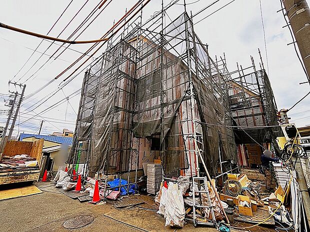 カースペースは1台駐車できます。車庫の出し入れのしやすさなど、実際に現地にてご確認ください。 