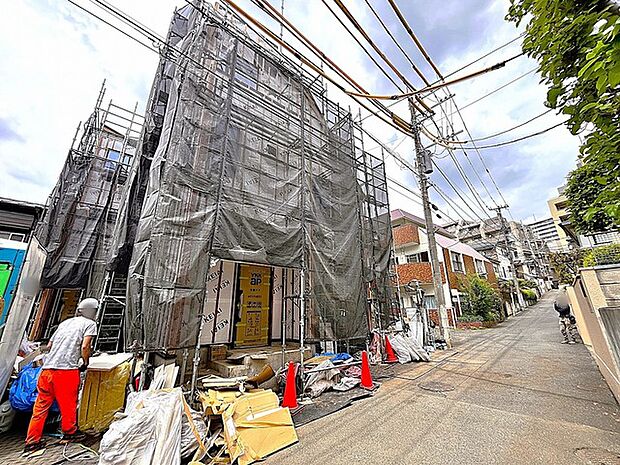 戸建てが立ち並ぶ静かな住宅街。四季折々の移り変わりを感じながら自然と楽しみ、暮らす、そんな毎日を日々の中で感じられる住環境 