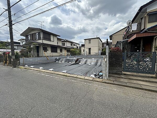 セカンドカーや来客時にも便利なカースペース3台分ございます。