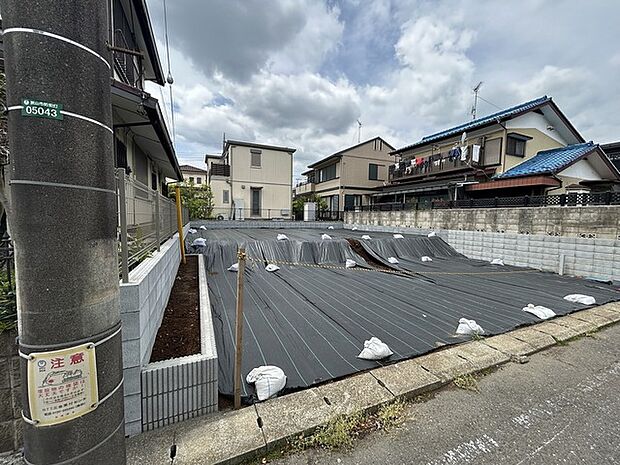 南道路に面しており日中もたくさんの陽が入ります。風通りや周辺環境など実際に現地にてご確認ください。 