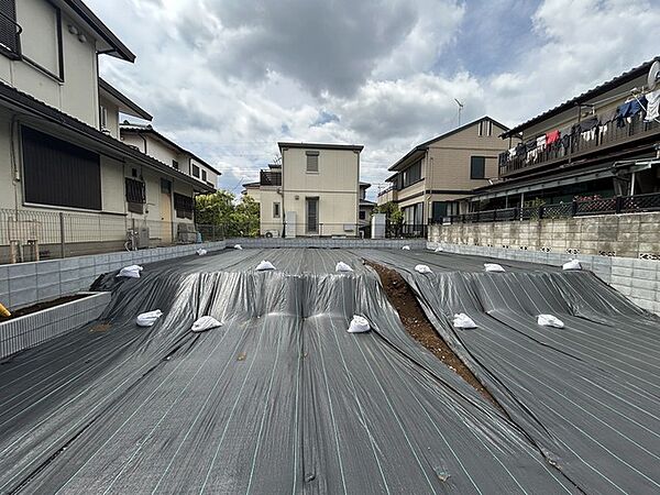 戸建てが立ち並ぶ静かな住宅街。四季折々の移り変わりを感じながら自然と楽しみ、暮らす、そんな毎日を日々の中で感じられる住環境