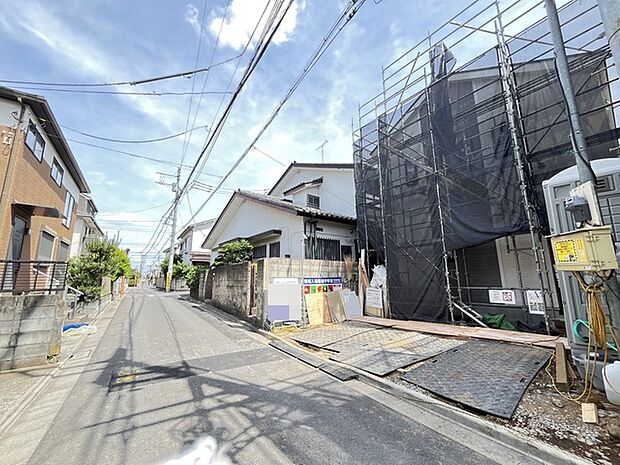 落ち着いた佇まいの住宅街に位置しており、新しい暮らしの始まりを感じさせる穏やかな環境です 