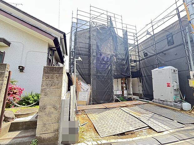 セカンドカーや来客時にも便利なカースペース2台分ございます。