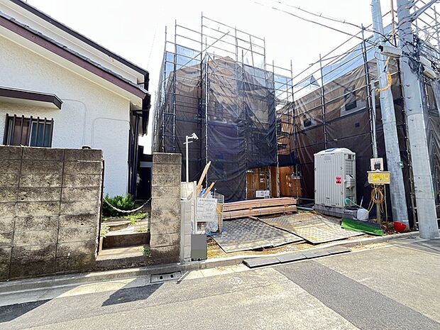 セカンドカーや来客時にも便利なカースペース2台分ございます。 