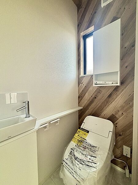 1.2階にそれぞれトレイがございます。朝の混雑時に分散して利用できるほか、ゲスト用としても使い分けることもできます。