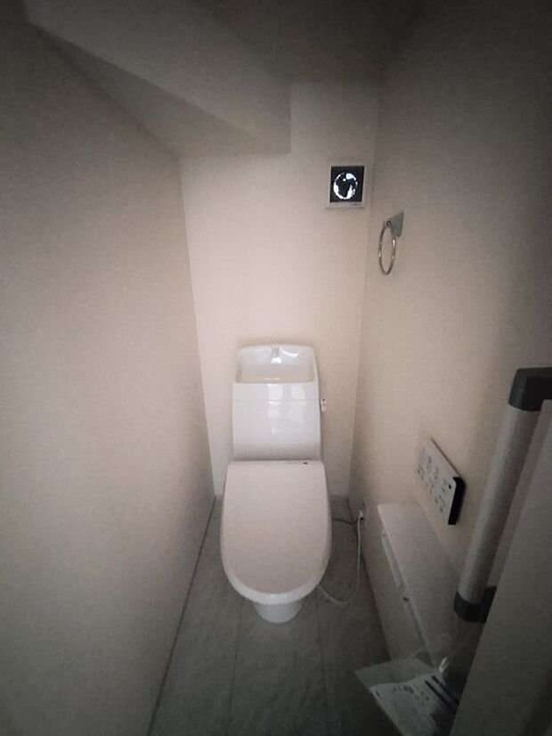 1.2階にそれぞれトレイがございます。朝の混雑時に分散して利用できるほか、ゲスト用としても使い分けることもできます。