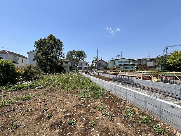 緑と青空が広がる、のびやかな立地 