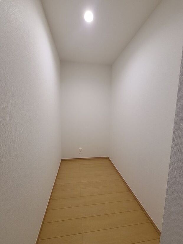 大容量のパントリーがございますので、非常食や食品のストックも沢山置けます。 