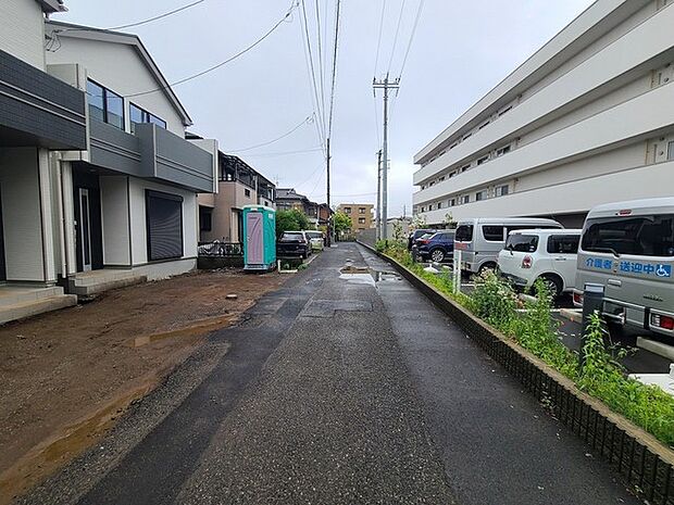 戸建てが立ち並ぶ静かな住宅街。四季折々の移り変わりを感じながら自然と楽しみ、暮らす、そんな毎日を日々の中で感じられる住環境 