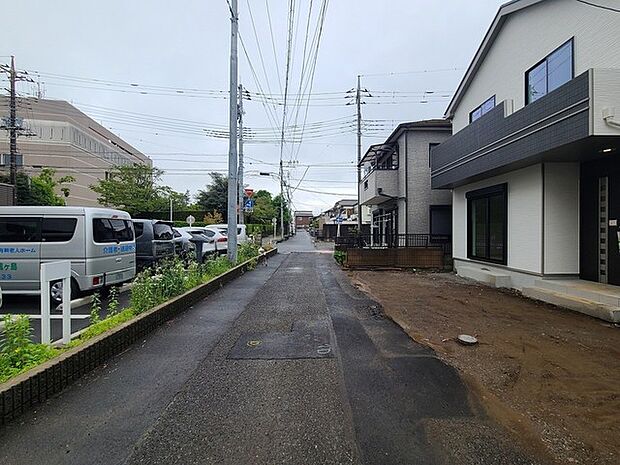 戸建てが立ち並ぶ静かな住宅街。四季折々の移り変わりを感じながら自然と楽しみ、暮らす、そんな毎日を日々の中で感じられる住環境 