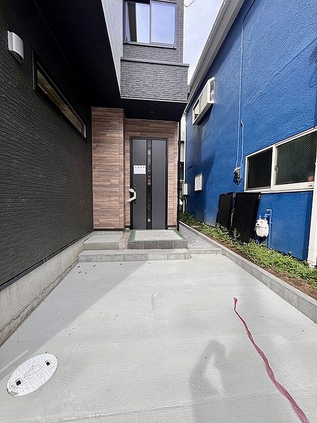 玄関はおうちの顔とも呼ばれる重要な場所!明るくスッキリと見える空間で住まう人を見送り、出迎えてくれます。