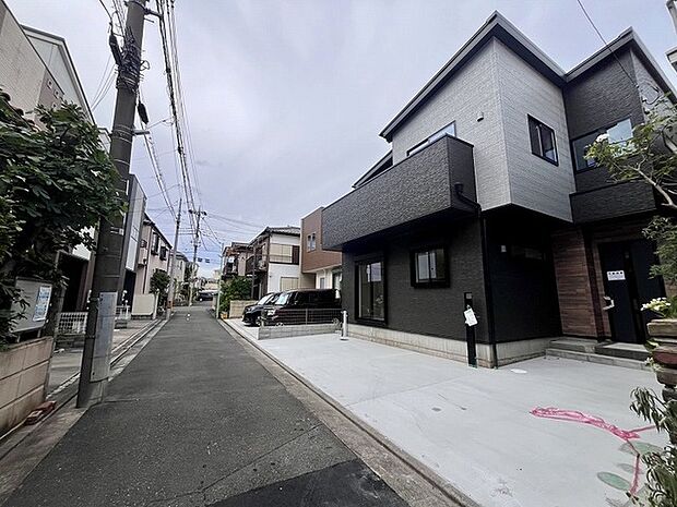 戸建てが立ち並ぶ静かな住宅街。四季折々の移り変わりを感じながら自然と楽しみ、暮らす、そんな毎日を日々の中で感じられる住環境