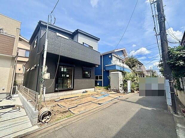 セカンドカーや来客時にも便利なカースペース2台分ございます。 