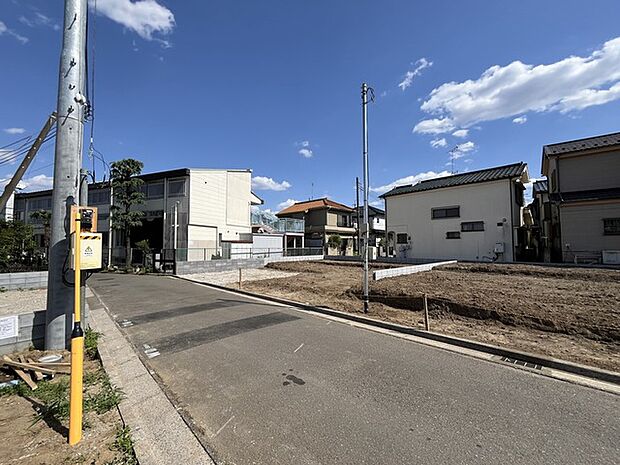 広がる青空、未来への期待が膨らむ場所 