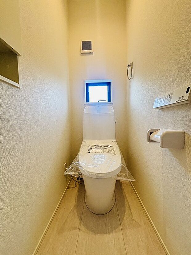 1.2階にそれぞれトレイがございます。朝の混雑時に分散して利用できるほか、ゲスト用としても使い分けることもできます。 