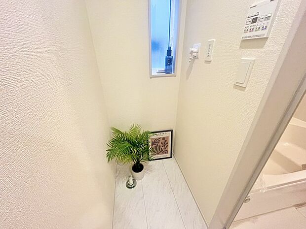 ゆとりの洗面スペースで朝の身支度もスムーズに行えます。 