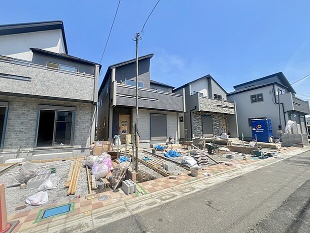 セカンドカーや来客時にも便利なカースペース2台分ございます。 
