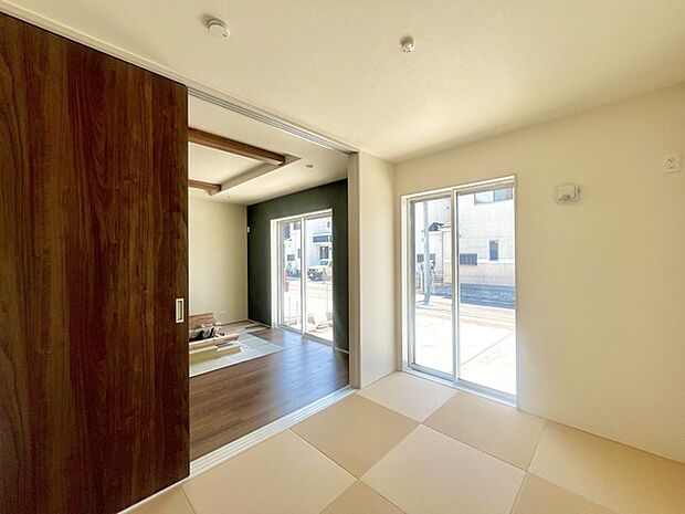和室があるとやはりどこか心落ち着いてしまいます。客間としてもちょうど良い約4.5帖。 