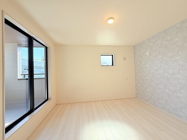 今からここを誰のお部屋にしようか、そんな洋室。大きさは7.5帖です。 