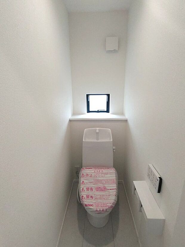 1.2階にそれぞれトレイがございます。朝の混雑時に分散して利用できるほか、ゲスト用としても使い分けることもできます。