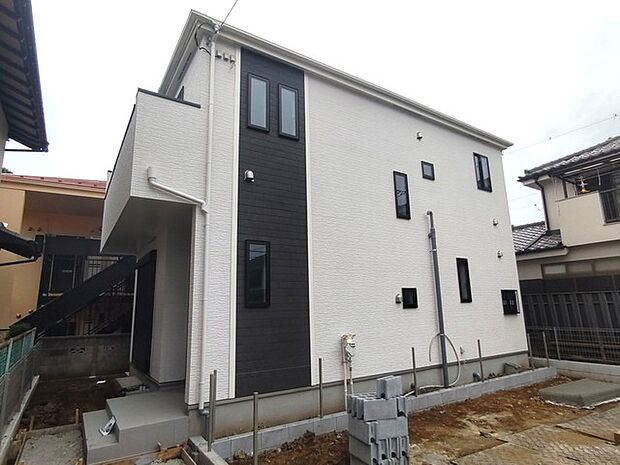 戸建てが立ち並ぶ静かな住宅街。四季折々の移り変わりを感じながら自然と楽しみ、暮らす、そんな毎日を日々の中で感じられる住環境