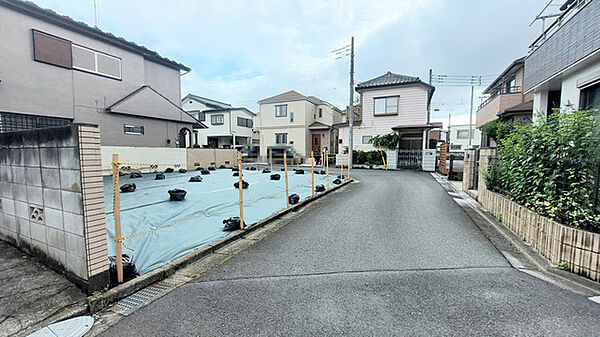 6m幅員の道路に面しておりお車の運転が苦手な方でも安心して出入りいただけます。
