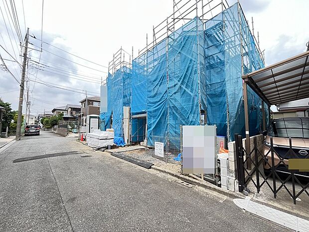 これからの未来を形作る大切なプロセス。周囲の景色に馴染みながら、新しい個性が生まれようとしています 