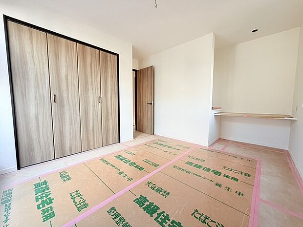 広々収納で、仕事着、普段着をまとめて収納できます。