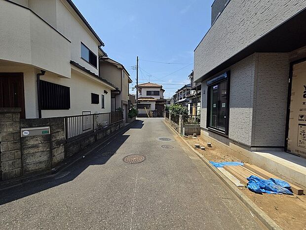 戸建てが立ち並ぶ静かな住宅街。四季折々の移り変わりを感じながら自然と楽しみ、暮らす、そんな毎日を日々の中で感じられる住環境