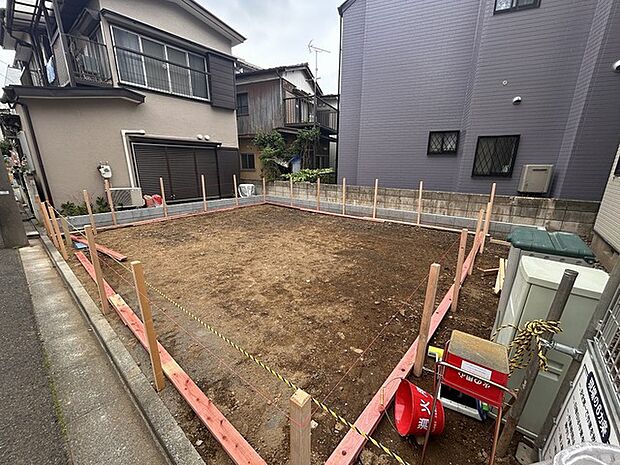 駅までは平坦で8分でアクセスの出来る立地です。