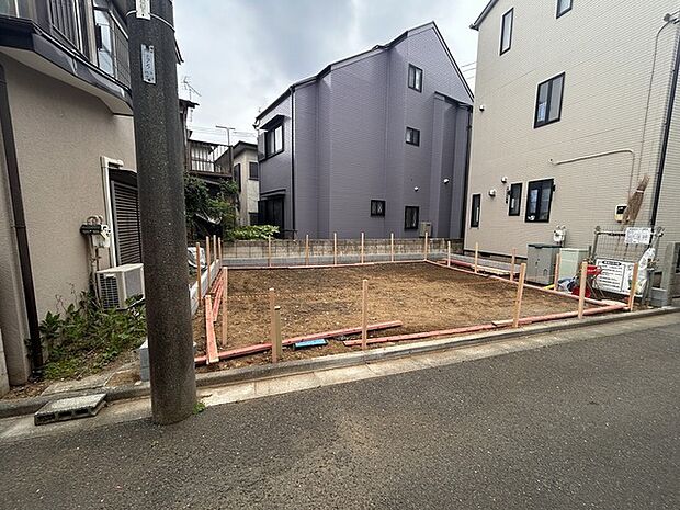 完成は8月上旬を予定しております。施工例などの見学はお気軽にお問合せ下さい。