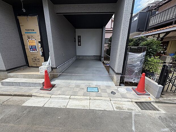 カースペースは1台駐車できます。車庫の出し入れのしやすさなど、実際に現地にてご確認ください。