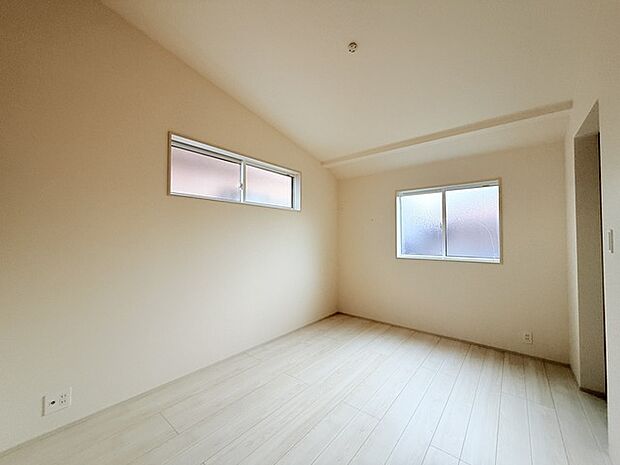 今からここを誰のお部屋にしようか、そんな洋室。大きさは6.0帖です。