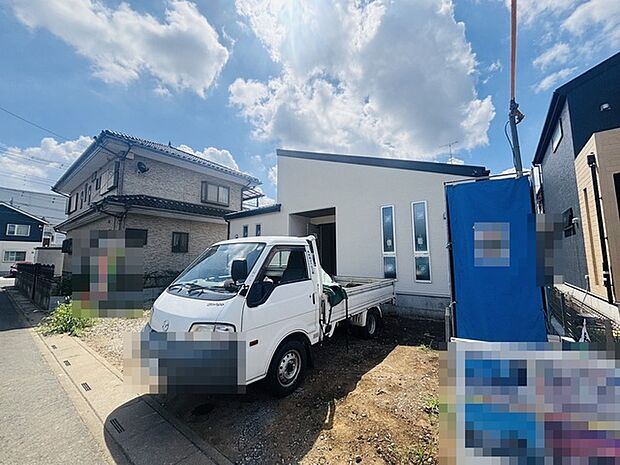セカンドカーや来客時にも便利なカースペース4台分ございます。