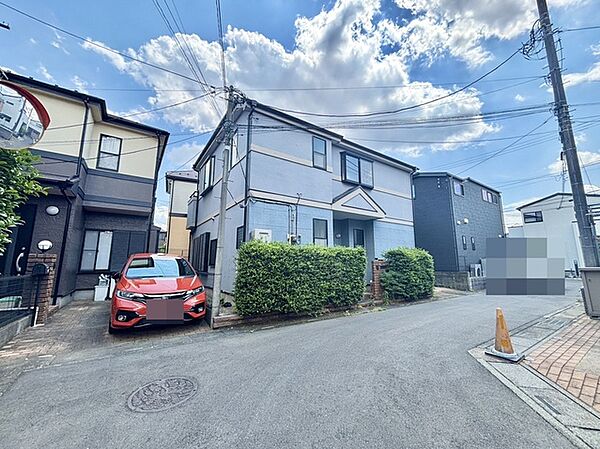 戸建てが立ち並ぶ静かな住宅街。四季折々の移り変わりを感じながら自然と楽しみ、暮らす、そんな毎日を日々の中で感じられる住環境