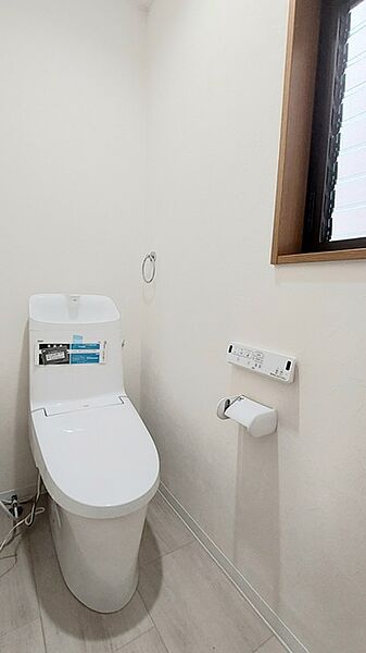 1.2階にそれぞれトレイがございます。朝の混雑時に分散して利用できるほか、ゲスト用としても使い分けることもできます。