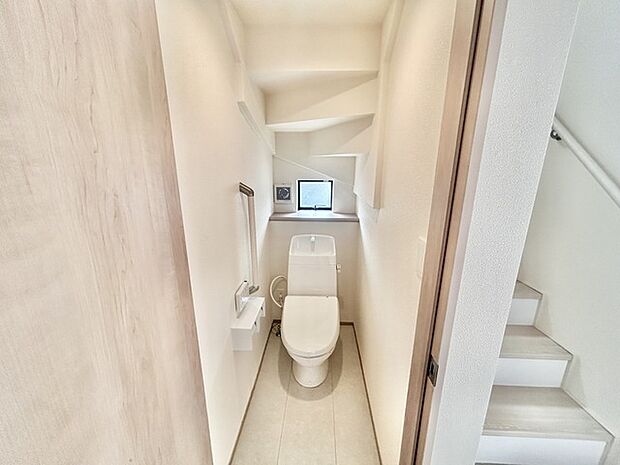 1.2階にそれぞれトレイがございます。朝の混雑時に分散して利用できるほか、ゲスト用としても使い分けることもできます。