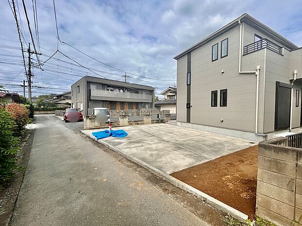戸建てが立ち並ぶ静かな住宅街。四季折々の移り変わりを感じながら自然と楽しみ、暮らす、そんな毎日を日々の中で感じられる住環境