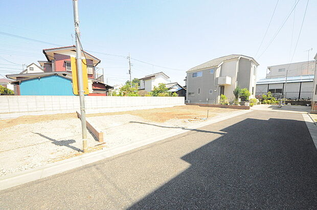 セカンドカーや来客時にも便利なカースペース2台分ございます。