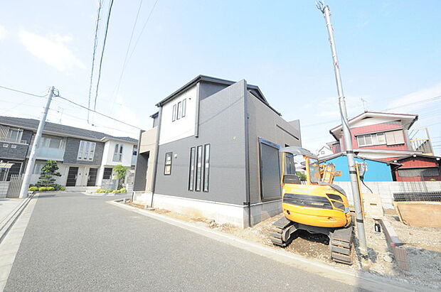 セカンドカーや来客時にも便利なカースペース2台分ございます。