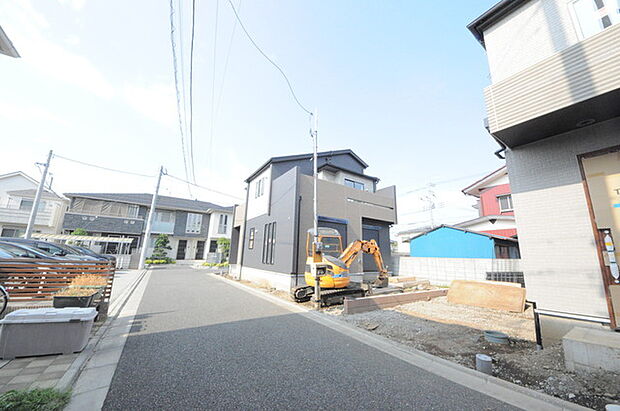 戸建てが立ち並ぶ静かな住宅街。四季折々の移り変わりを感じながら自然と楽しみ、暮らす、そんな毎日を日々の中で感じられる住環境