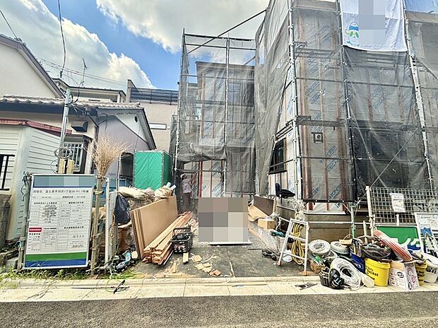 駐車スペースは2台分ございます(車種による)。