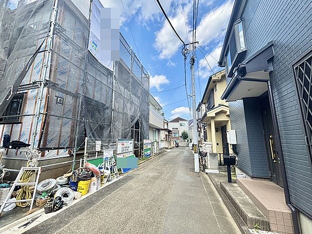 前面道路は通り抜けができないため、交通量が少なく静かな住環境です。