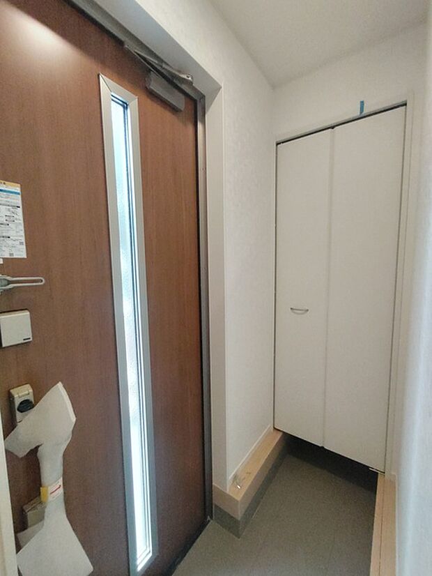 気持ちよくご家族やゲストを送迎できるスタイリッシュでスッキリとした玄関です。
