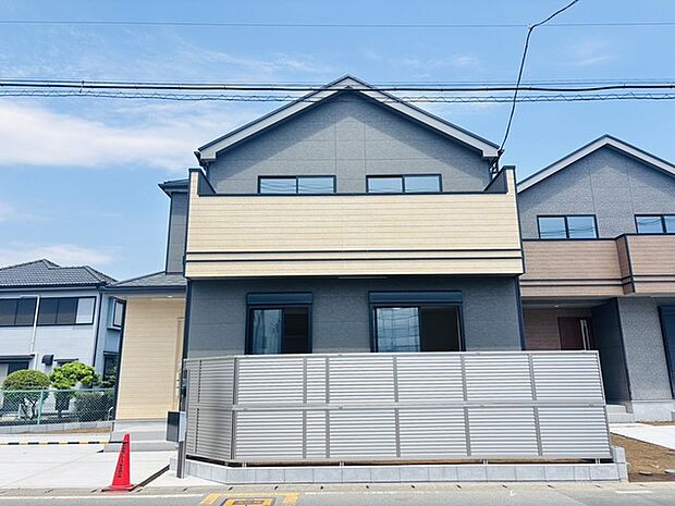 戸建てが立ち並ぶ静かな住宅街。四季折々の移り変わりを感じながら自然と楽しみ、暮らす、そんな毎日を日々の中で感じられる住環境 