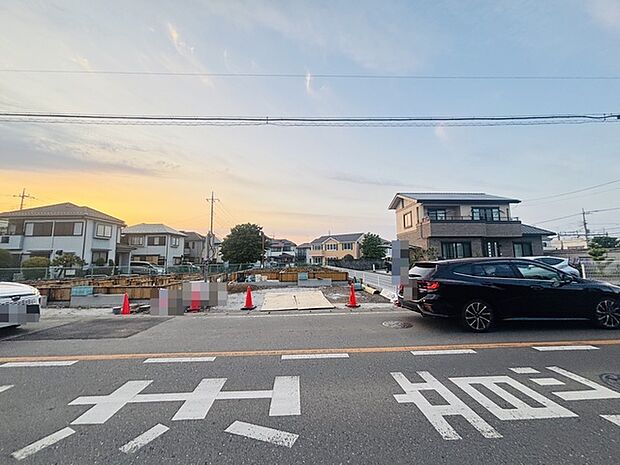 セカンドカーや来客時にも便利なカースペース2台分ございます。