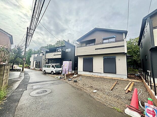 並列お車2台駐車可能です。