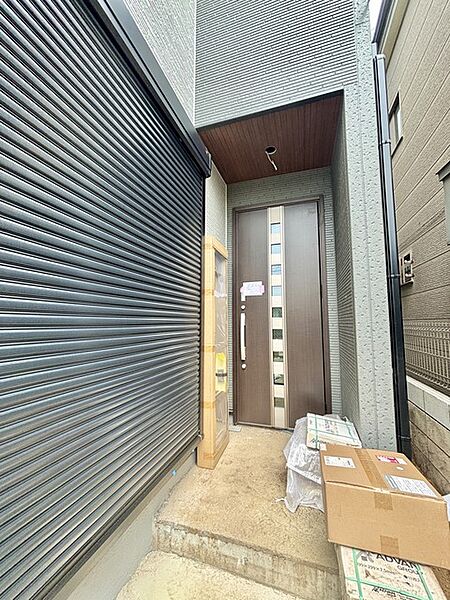 玄関はおうちの顔とも呼ばれる重要な場所！明るくスッキリと見える空間で住まう人を見送り、出迎えてくれます。