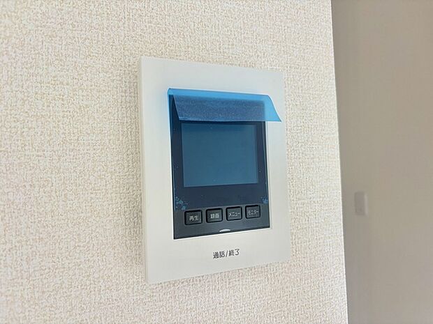 録画機能もあり、どのような人が何時に来訪されたのかが分かります。防犯上はもちろん、お届け物などの把握にも便利です。ライトが付いているので、夜間でも安心です。  